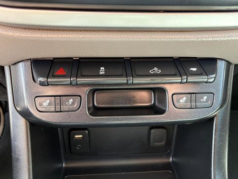 Used 2018 Chevrolet Colorado LT w/ LT Convenience Package image 20