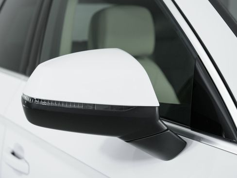 Certified 2023 Audi Q5 2.0T Premium w/ Convenience Package image 13