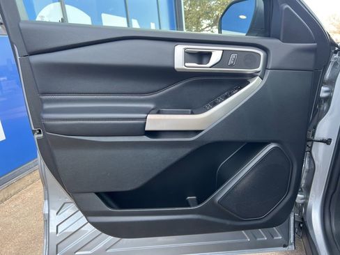 Used 2022 Ford Explorer XLT w/ Equipment Group 202A image 24