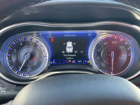 Used 2021 Chrysler 300 Touring w/ Sport Appearance Package image 7