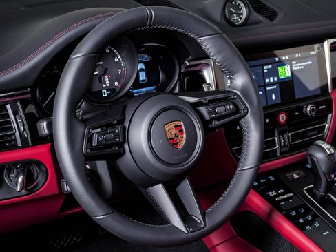 New 2026 Porsche Macan image 18