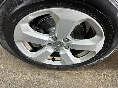 Used 2018 Jeep Compass Latitude w/ Popular Equipment Group image 18