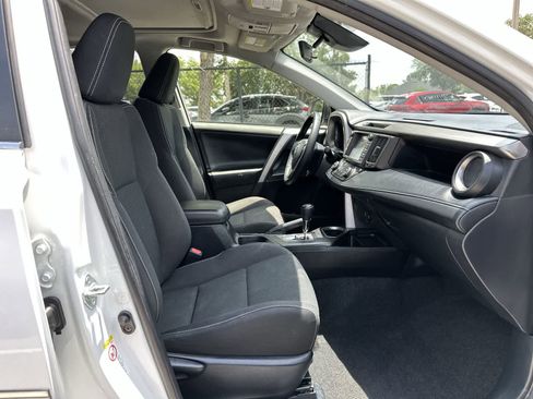 Used 2017 Toyota RAV4 XLE w/ Convenience Package AWD/4WD image 7