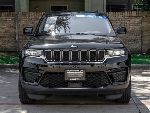 Used 2022 Jeep Grand Cherokee Laredo w/ Luxury Tech Group I image 11