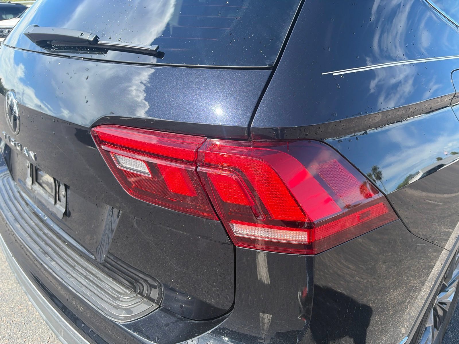 Used 2022 Volkswagen Tiguan SE FWD image 15