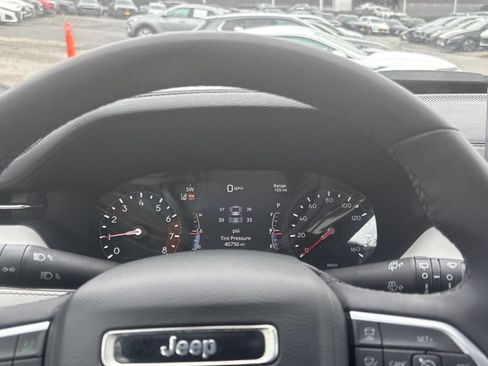 Used 2025 Jeep Compass Limited AWD/4WD image 35