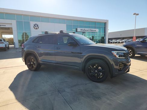 New 2026 Volkswagen Atlas Cross Sport SEL R-Line image 8
