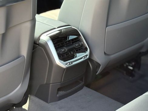 Used 2025 BMW 760i xDrive image 21