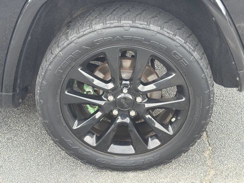 Used 2019 Jeep Grand Cherokee Altitude RWD image 17