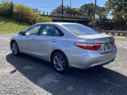 Used 2017 Toyota Camry image 5