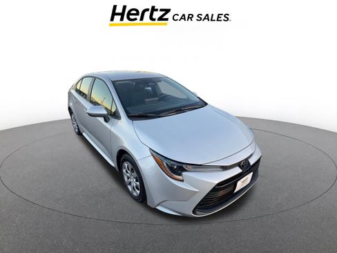 Used 2025 Toyota Corolla LE image 1