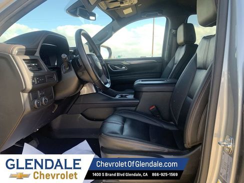 Used 2024 Chevrolet Suburban RST RWD image 17