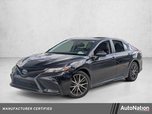 Used 2021 Toyota Camry SE image 1