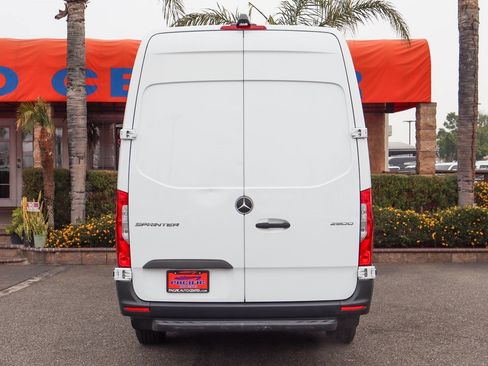 Used 2022 Mercedes-Benz Sprinter 2500 image 7