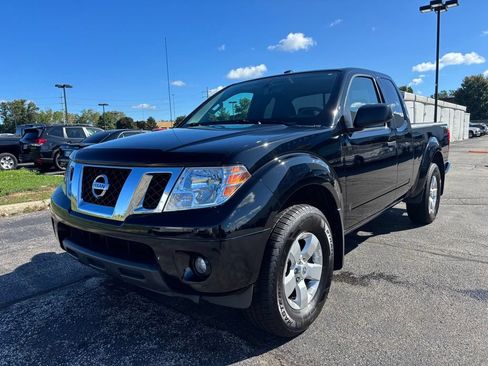 Used 2013 Nissan Frontier SV w/ SV Value Truck Pkg AWD/4WD image 3