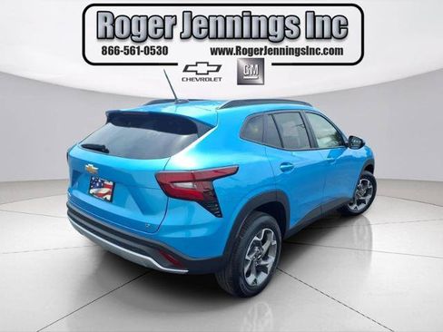 Used 2026 Chevrolet Trax LT w/ Driver Confidence Package FWD image 4