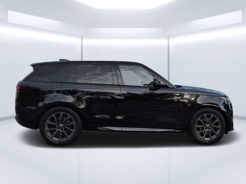 Used 2024 Land Rover Range Rover Sport Dynamic SE AWD/4WD image 2