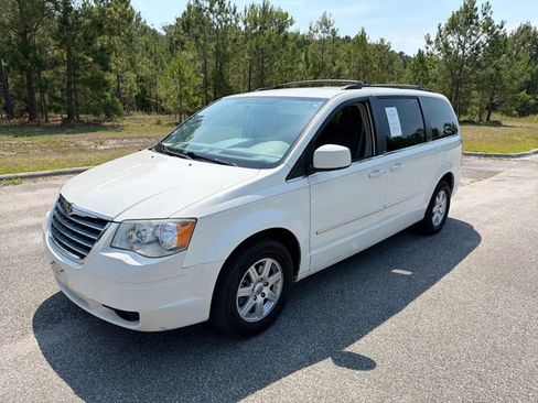Used 2010 Chrysler Town & Country Touring FWD image 25