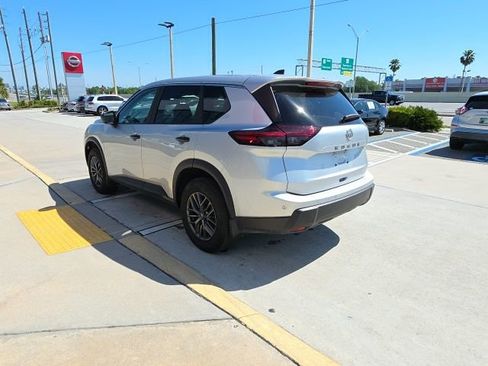 Used 2025 Nissan Rogue S image 6