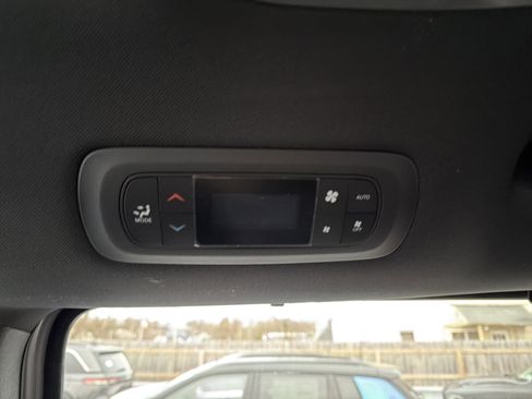 New 2026 Chrysler Pacifica Select image 24