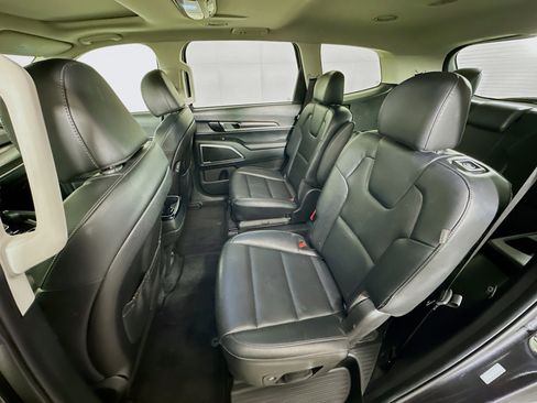 Used 2025 Kia Telluride S image 29