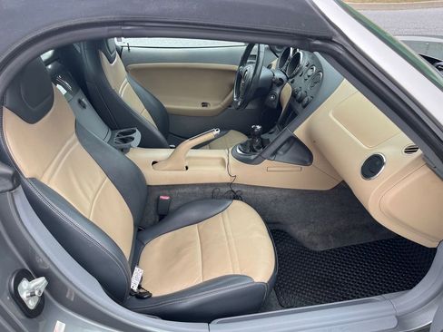 Used 2006 Pontiac Solstice w/ Premium Package image 25