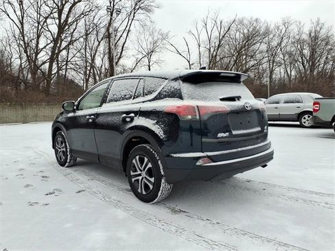Used 2018 Toyota RAV4 LE w/ All Weather Liner Package image 5