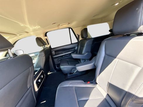 Used 2024 Ford Expedition XLT image 24