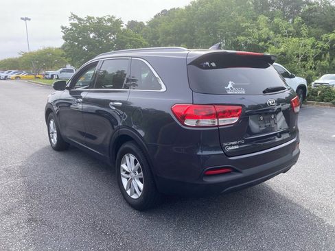 Used 2017 Kia Sorento LX image 4