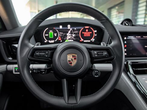 Certified 2025 Porsche Panamera 4 image 26