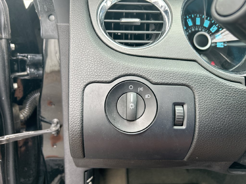 Used 2014 Ford Mustang Coupe RWD image 18