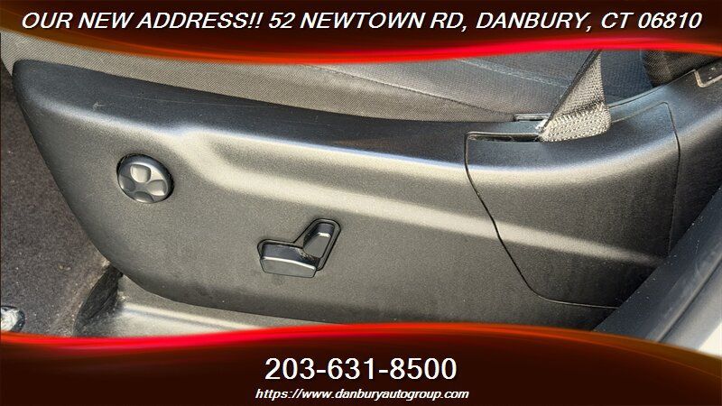 Used 2019 Jeep Grand Cherokee Laredo AWD/4WD image 11