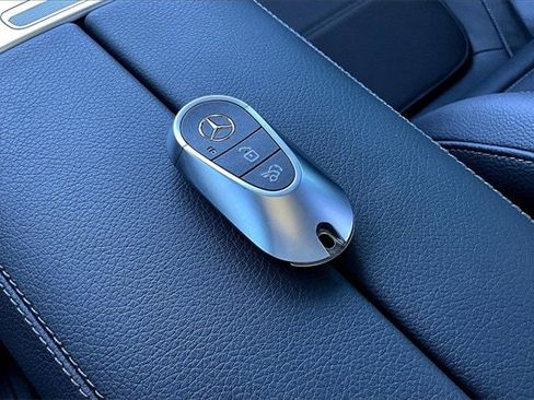 Certified 2025 Mercedes-Benz GLC 300 4MATIC image 38