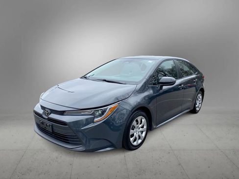 Used 2023 Toyota Corolla LE image 1