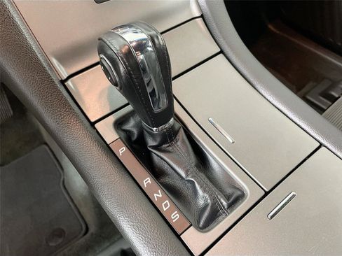 Used 2015 Ford Taurus SEL image 17