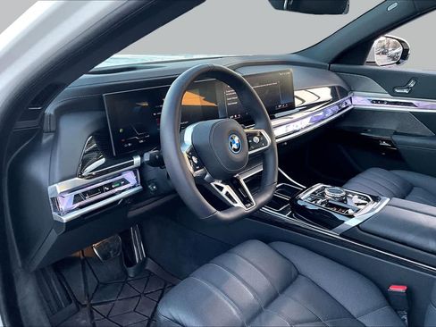 Used 2025 BMW i7 xDrive60 w/ M Sport Package RWD image 16