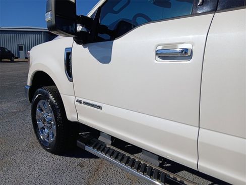 Certified 2019 Ford F250 Lariat w/ Chrome Package image 19