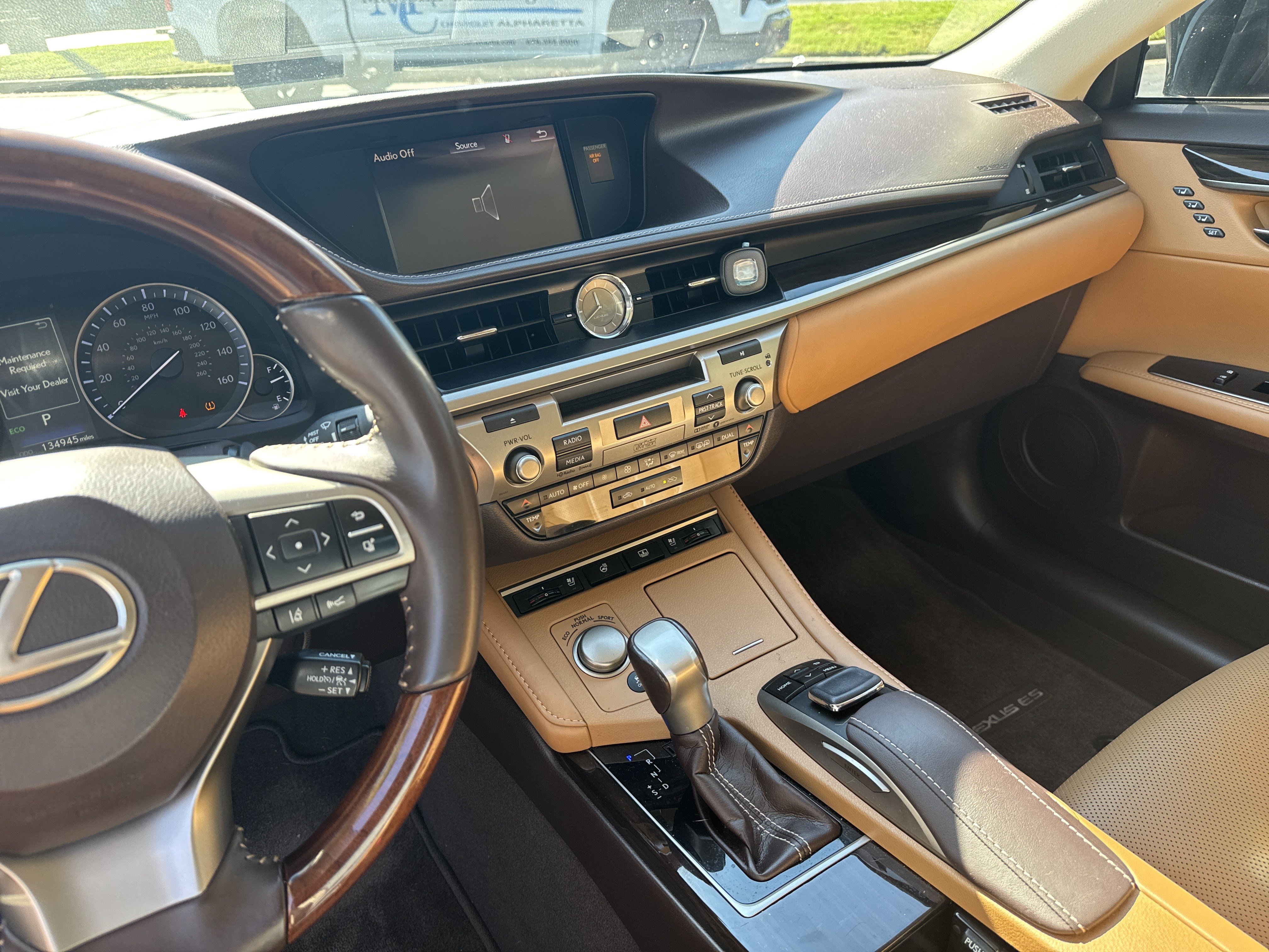 Used 2017 Lexus ES 350 w/ Ultra Luxury Package FWD image 10