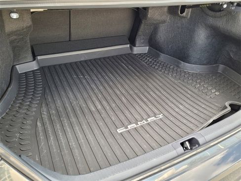 Used 2025 Toyota Camry SE image 9