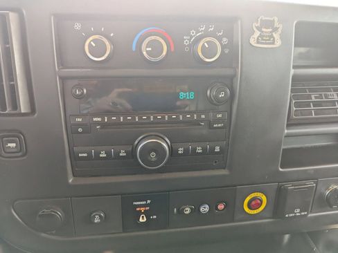 Used 2018 Chevrolet Express 2500 w/ Driver Convenience Package image 36