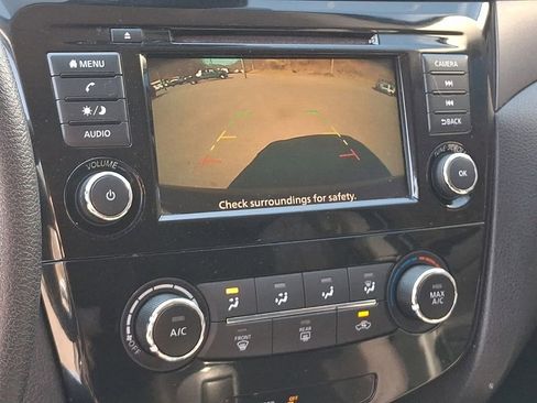 Used 2021 Nissan Rogue Sport S image 18