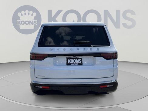 Used 2023 Jeep Wagoneer 4WD w/ Premium Group I image 5