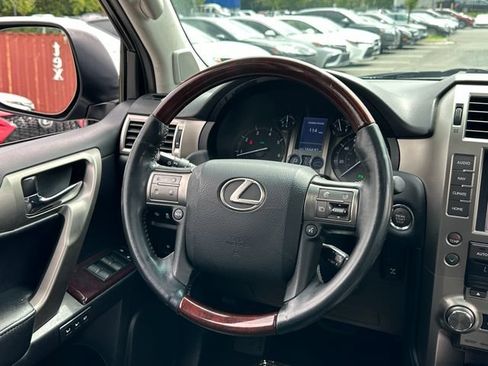 Used 2015 Lexus GX 460 w/ Premium Package AWD/4WD image 17