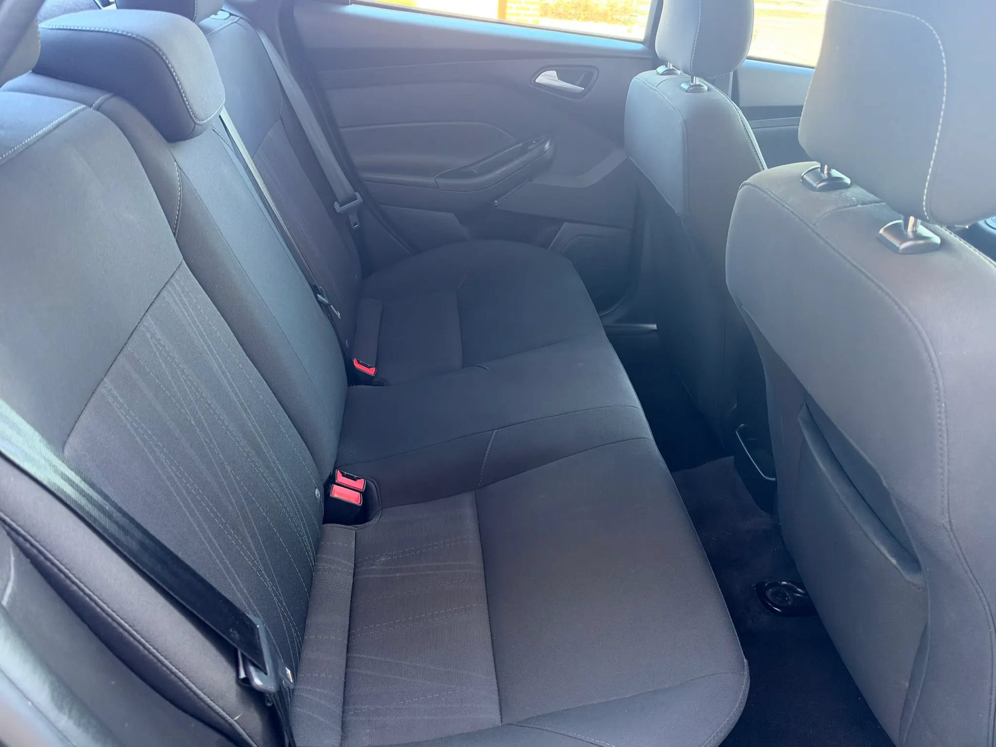 Used 2018 Ford Focus SE FWD image 19