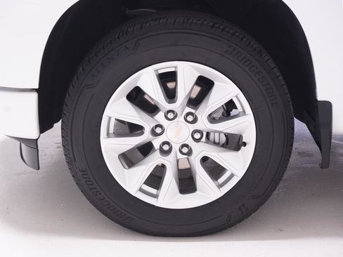 Used 2025 Chevrolet Silverado 1500 Custom image 9