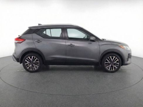 Used 2022 Nissan Kicks SV image 8