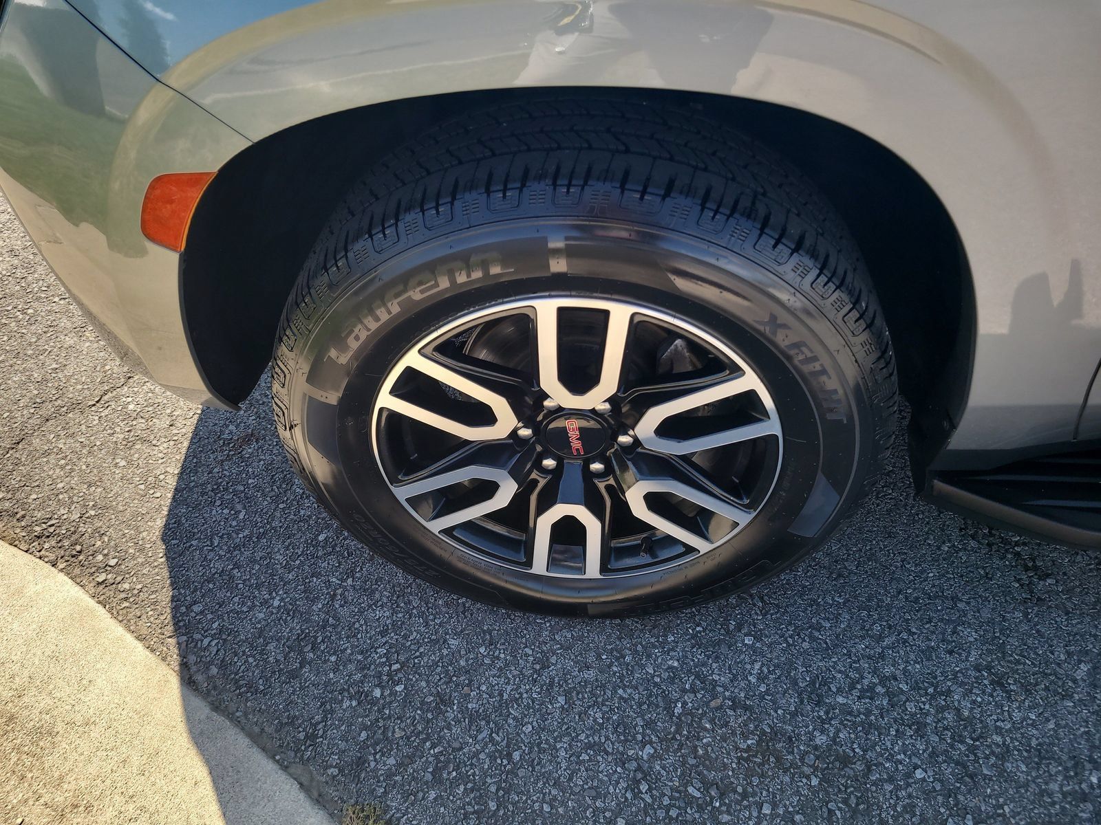 Used 2023 GMC Yukon XL AT4 AWD/4WD image 9