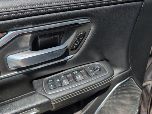 Used 2019 RAM 1500 Laramie AWD/4WD image 12