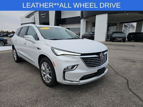 Used 2023 Buick Enclave Premium image 3