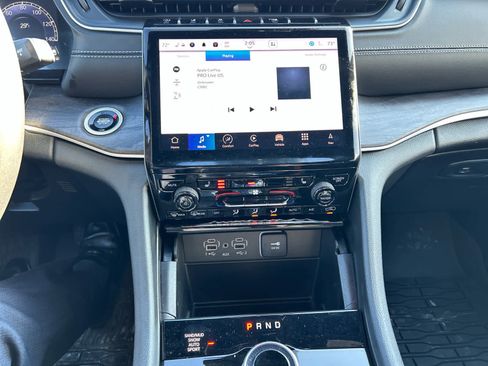 Used 2025 Jeep Grand Cherokee L Limited w/ Black Appearance Package image 15